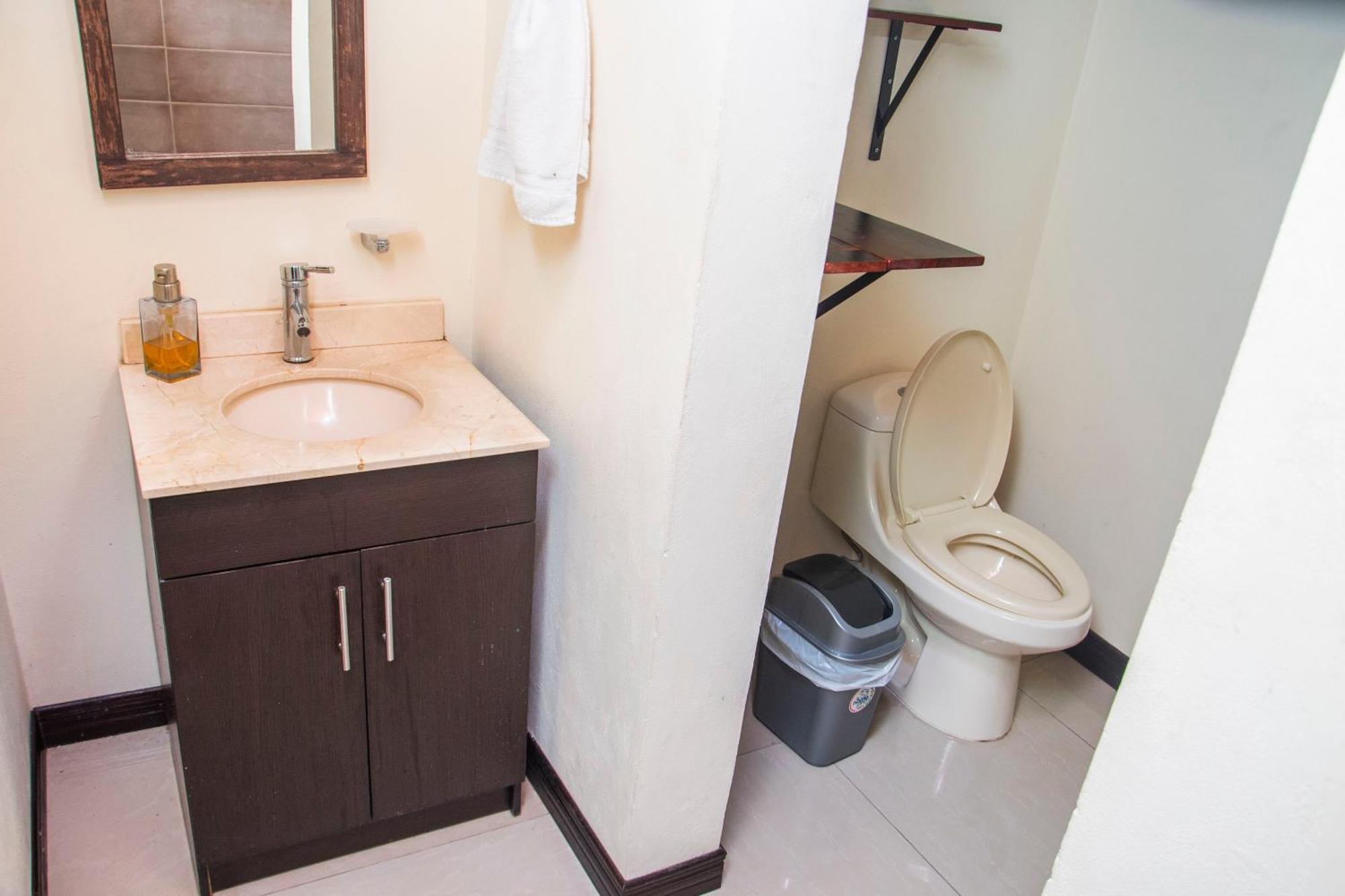Apartment Entero 1 Km Juan Santamaria Airport