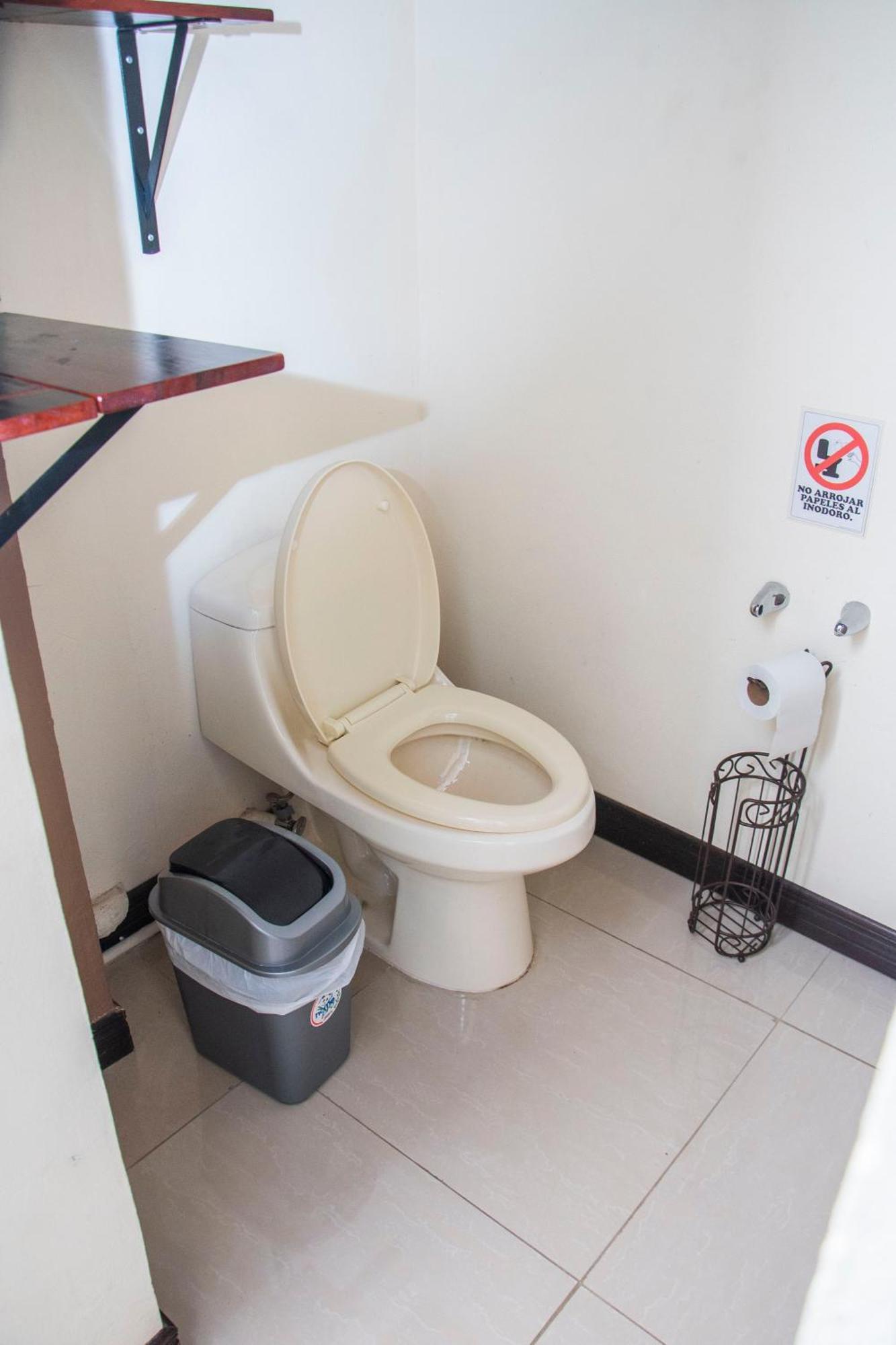 Entero 1 Km Juan Santamaria Airport Alajuela