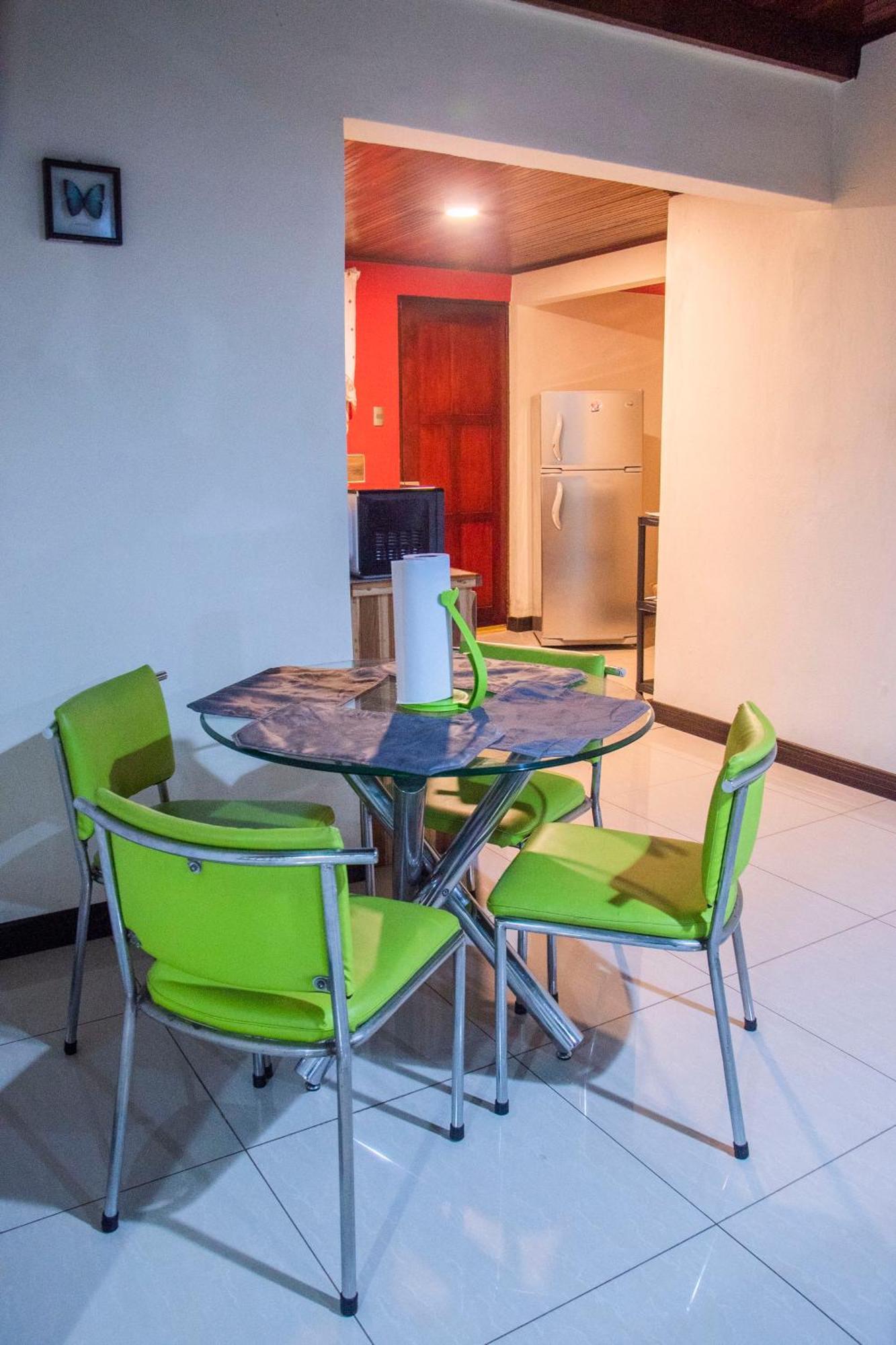 Apartment Entero 1 Km Juan Santamaria Airport
