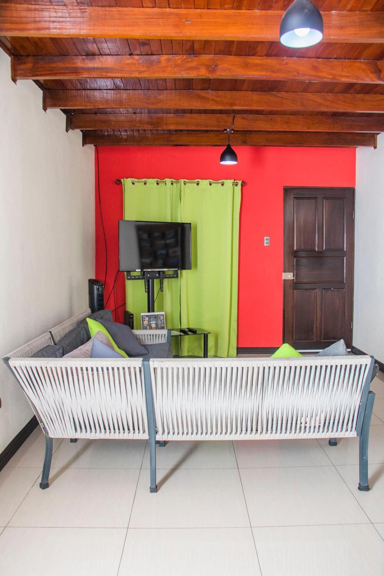 Apartment Entero 1 Km Juan Santamaria Airport